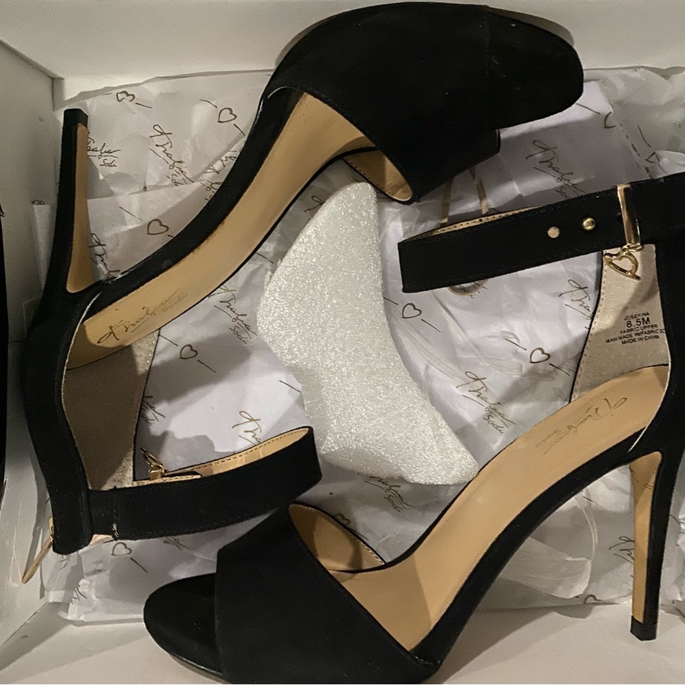 Thalia Sodi black suede heels